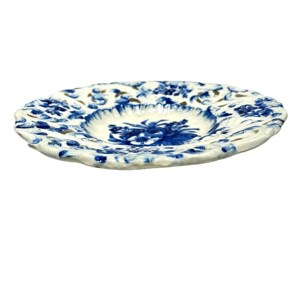 ITALIAN WHITE W/BLUE FLOWERS CERAMIC DECORATIVE PLATE - Picture 4 of 15